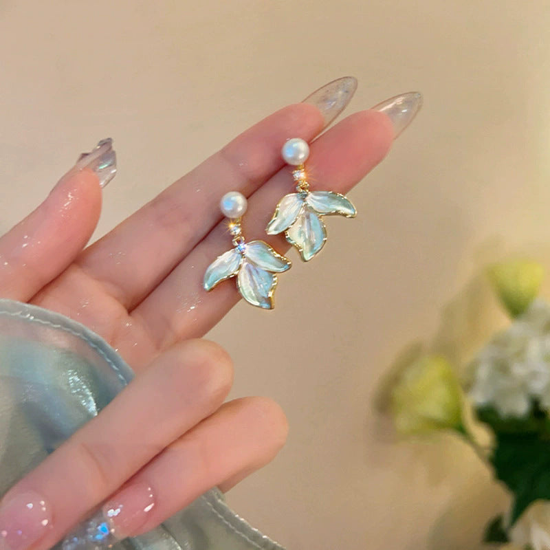 Spring break style white floral earrings - unique dopamine studs, niche design, versatile earrings