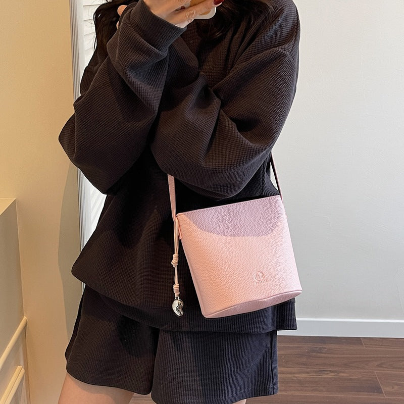 Foreign trade is popular this year, small bags for women's 2025 new fashion versatile messenger bags, super fire shoulder bucket bags