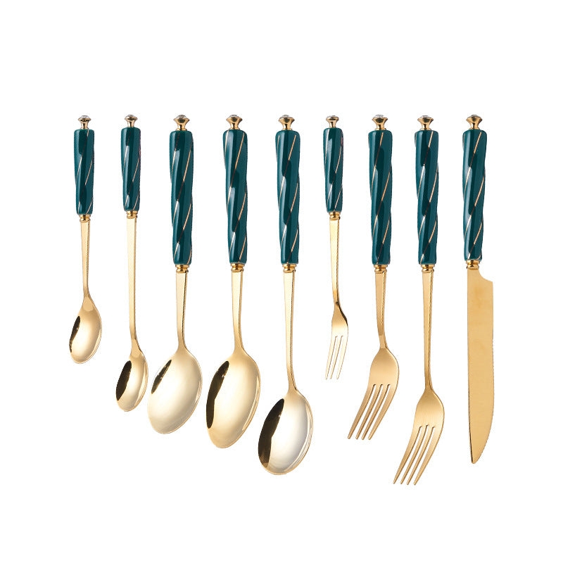 Customized western dinnerware set: thickened steak knife, fork, and spoon set with custom designs. wholesale stainless steel cutlery for hotels