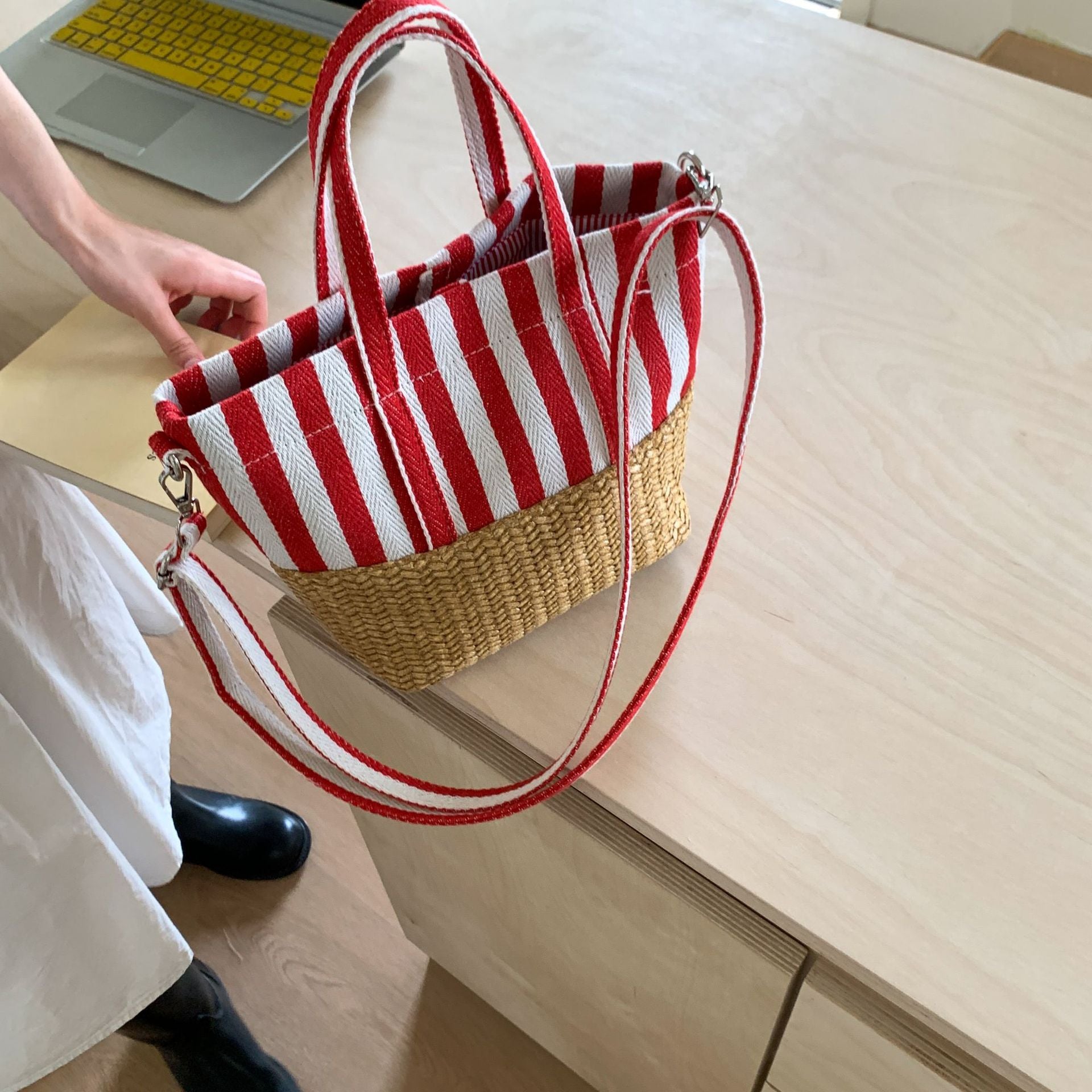 Striped handmade straw bag European and American fashion vegetable basket tote bag 2025 summer large capacity portable beach bag women