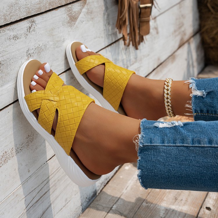 summer new arrivals: plus-size platform slides for women (sizes 36-43). wholesale available. dropshipping to , , and other platforms