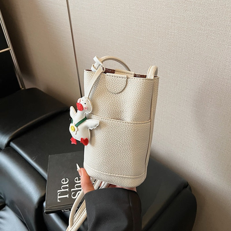 Small bag for  mobile phones Women's 2025 new fashion bucket bag Summer simple texture shoulder messenger bag