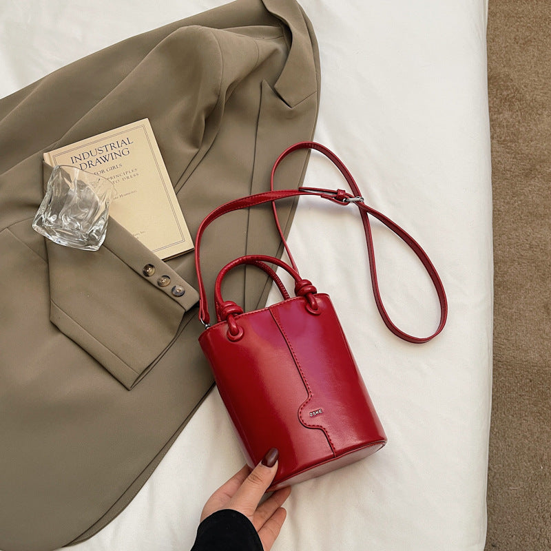 Cross-border high-end foreign-style handbag women's 2025 trendy niche design bucket bag popular versatile messenger bag