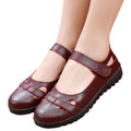 Women's sandals for mothers, 2022 new summer fashion, outdoor wear, flat soft leather anti-slip, sizes 40-50, suitable for middle-aged and elderly women (60s)