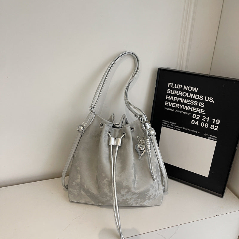 Cross-border light luxury fashion design shoulder bag women's 2025 summer simple texture backpack commuter messenger bag tide