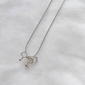 [no need to take off when taking a bath] hollow bow titanium steel necklace 2024 new trendy design hollow clavicle chain