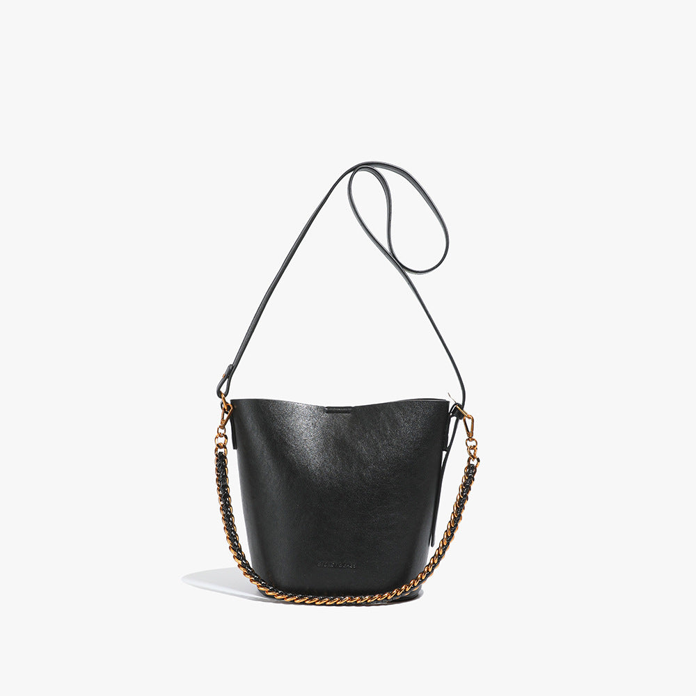 High-end minimalist bucket bag, large capacity commuter bag, fashionable and versatile chain shoulder bag, new autumn/winter crossbody bag