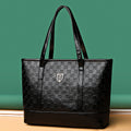 Women's handbag 2023 new large capacity tote bag fashion trendy shoulder bag soft leather middle-aged women's tote wholesale