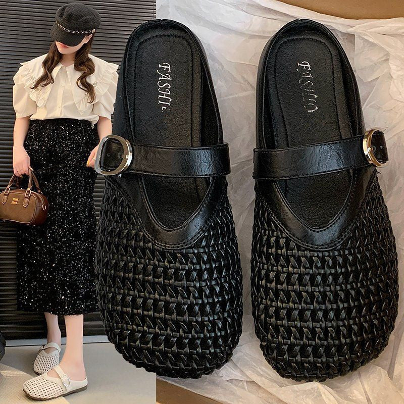 Trendy and versatile closed-toe mules, perfect for wearing out. new 2025 summer collection of breathable, hollow-out flat sandals and slippers for women, available wholesale
