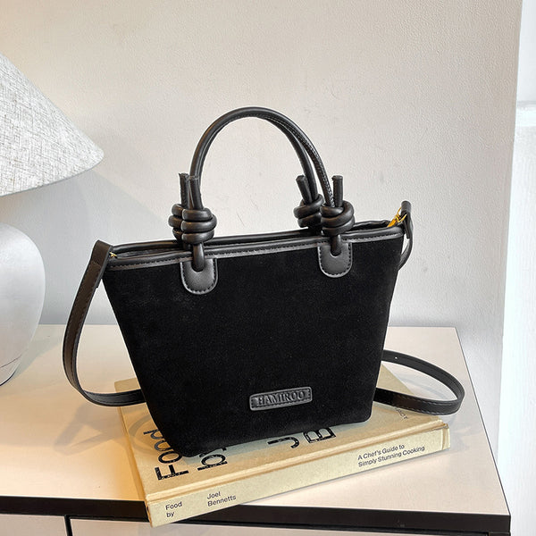 Super fire niche leather velvet bag women's 2025 new autumn and winter retro versatile messenger bag portable bucket bag