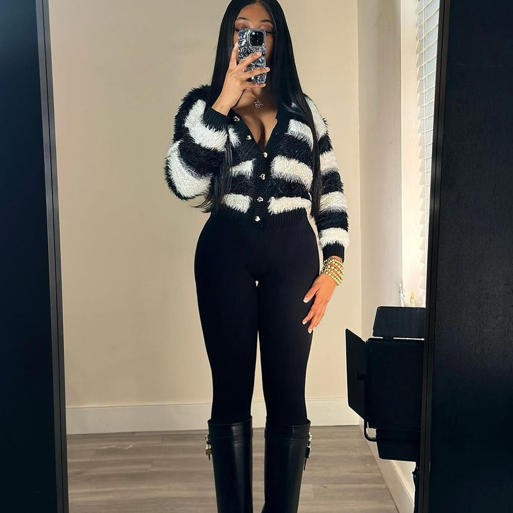 European and american cross-border women's wholesale:  winter bestseller - fashionable black and white striped single-breasted cardigan knitwear