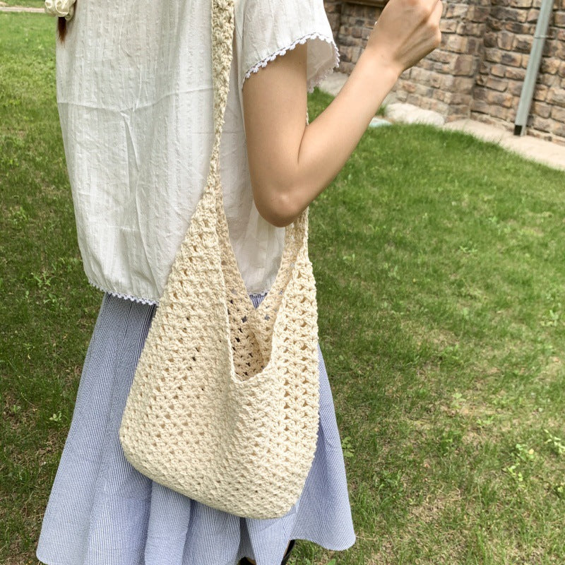New fashionable solid color knitted hollow large-capacity shoulder bag Korean handmade tote bag holiday wind beach women's bag