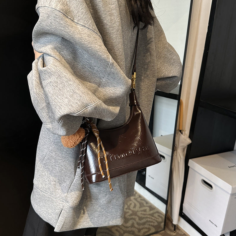 Casual fashion texture bag women's large capacity 2025 new simple niche design shoulder bag commuter dumpling bag