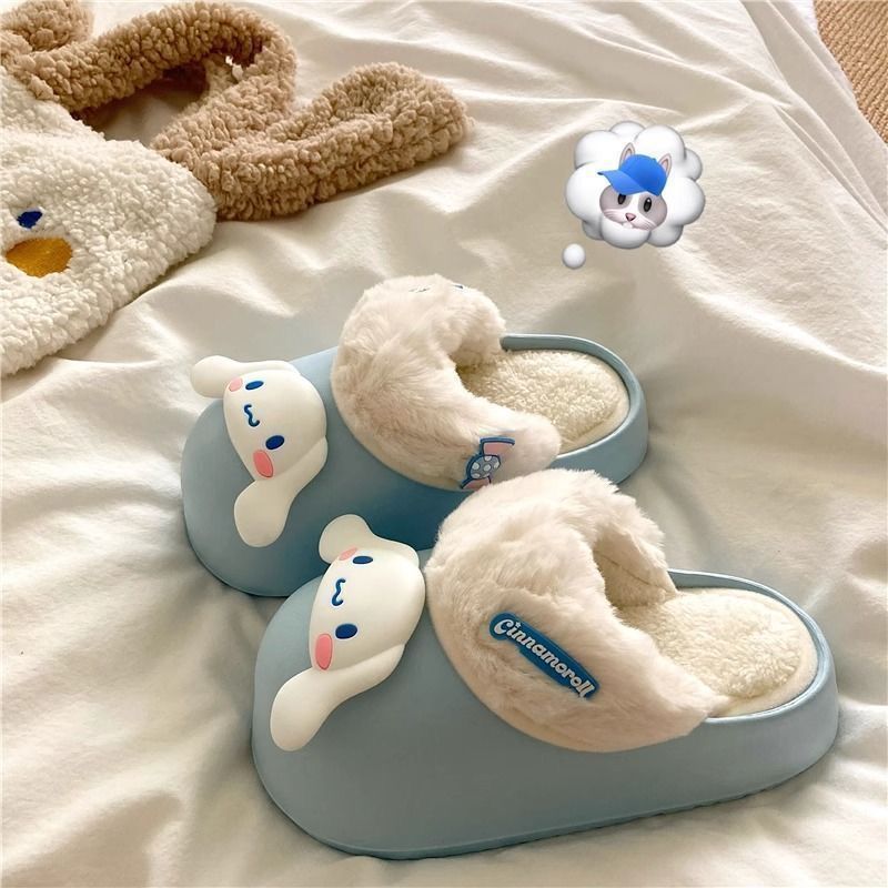 Detachable cotton slippers for women, suitable for wearing outdoors. ins style cinnamoroll cartoon design, cute and thick-soled, with a closed heel and fluffy lining for warmth