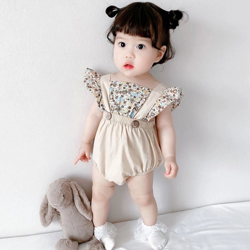 Infant and toddler summer lightweight romper, stylish floral print flutter-sleeve onesie for both boys and girls, perfect for outings – fashionable open-back design