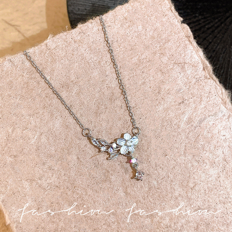 Gardenia light luxury eleganteasiest for match flower titanium steel necklace niche design exquisite clavicle chain necklace wholesale