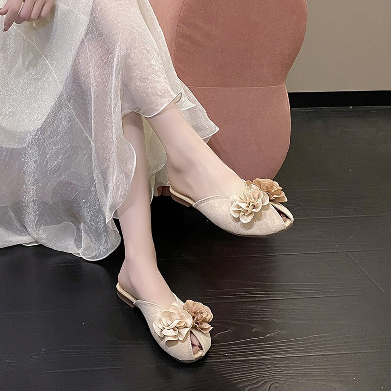 Exquisite open-toe sandals for summer – the perfect mary janes with a floral design, ideal for a breezy summer evening out