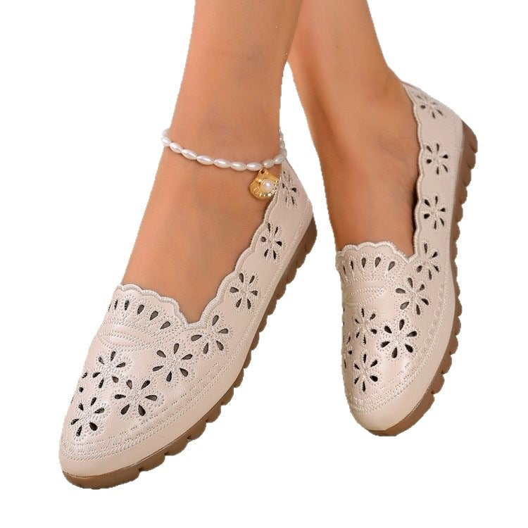 Plus size women's summer sandals: breathable, hollow-out leather, non-slip, flat, middle-aged and elderly women's shoes - clogs