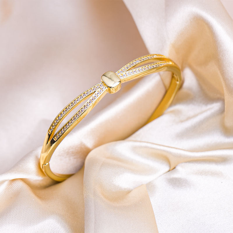 Hand jewelry for women, niche design, hot-selling bracelets, high-end minimalist inlaid versatile elegant bangles, new design jewelry