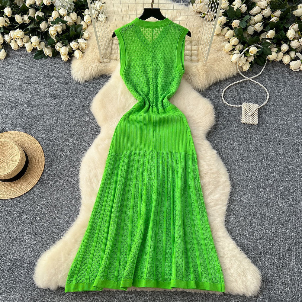 Chanel-inspired, high-end vintage v-neck sleeveless single-breasted cinched waist crochet knit dress - spring/summer 2025 collection