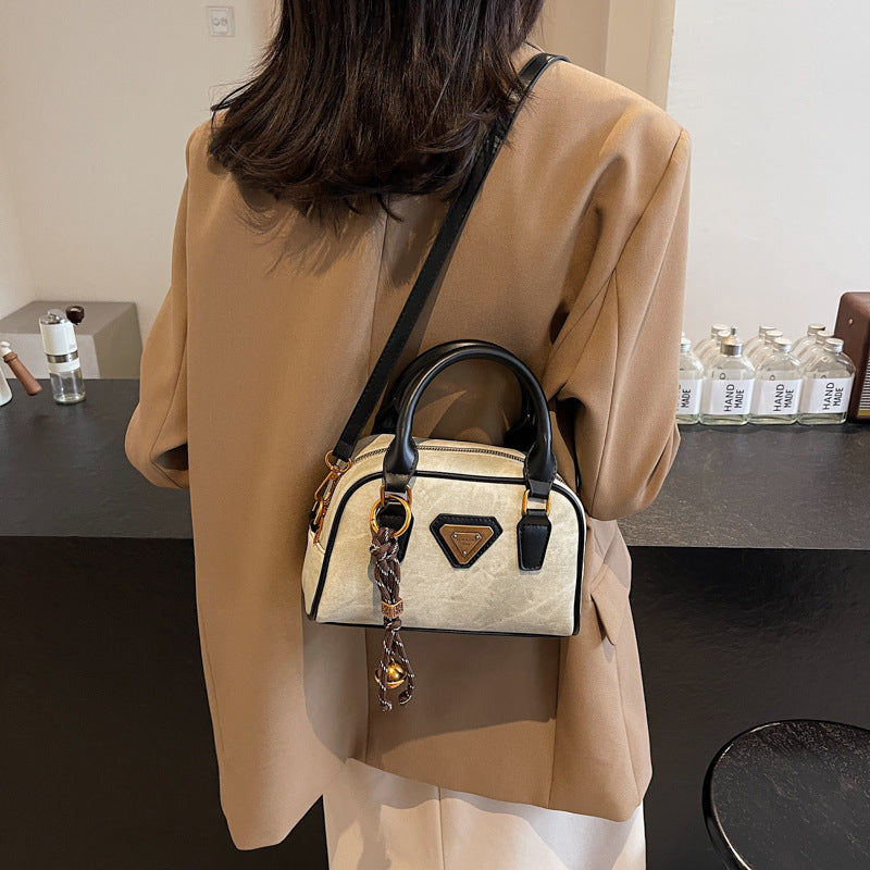 Feel retro small bag women 2025 new autumn and winter popular versatile messenger bag super fire portable bowling bag
