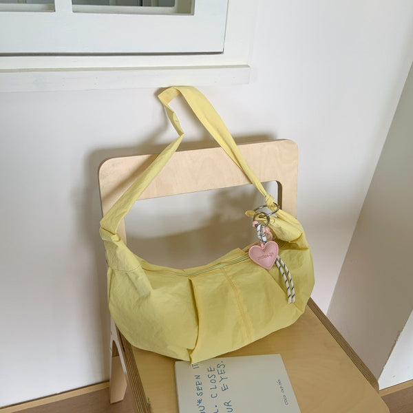 Niche Japanese and Korean literary messenger bag 2025 summer new simple versatile dumpling bag candy-colored casual shoulder bag