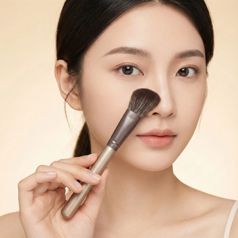 Sloped wooden handle blush contour brush powder brush soft makeup application natural highlight makeup brush portable makeup brush set