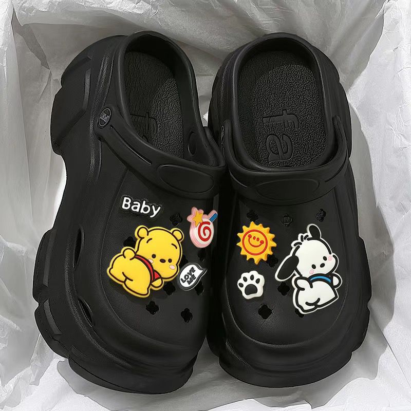Women's clogs - new 2024 summer collection: chunky sole, non-slip, trendy office-ready, height-increasing, closed-toe sandals for beach and everyday wear