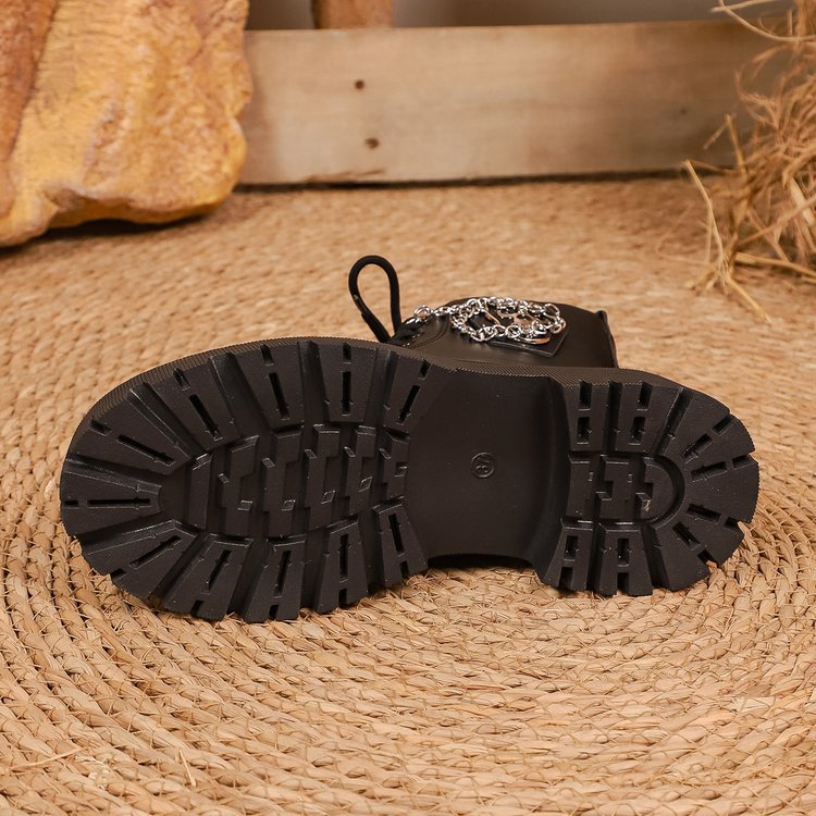 autumn new arrivals: plus-size women's martin boots for cross-border e-commerce. available in sizes 35-43. wholesale options available. dropshipping to  and