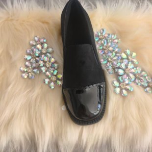 spring/autumn new arrival: plus-size chunky sole leather shoes for cross-border e-commerce. sizes 35-43 available. wholesale options available. dropshipping to  and
