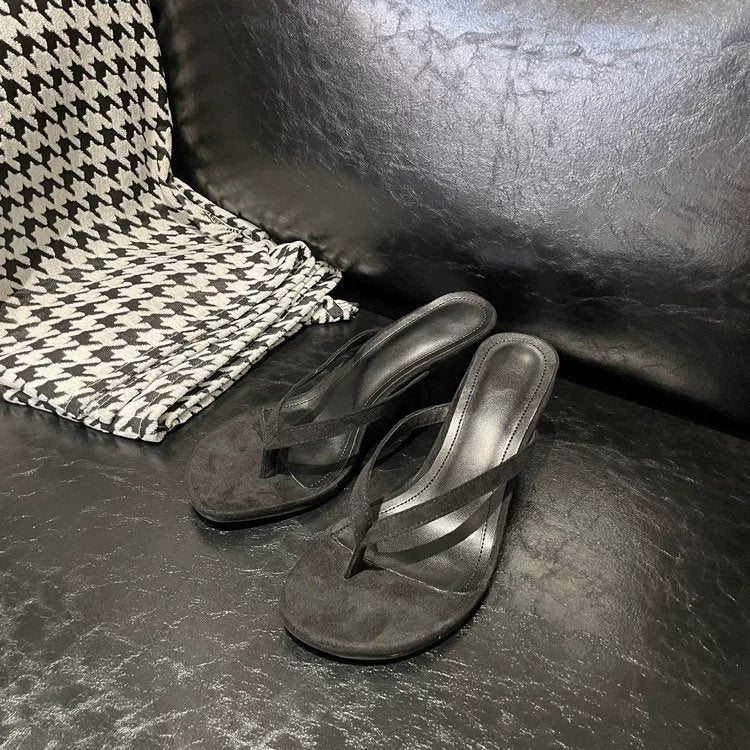 French retro chic high-heeled women's thong sandals - fashionable summer 2025 new collection, chunky heel outdoor sandals & slippers