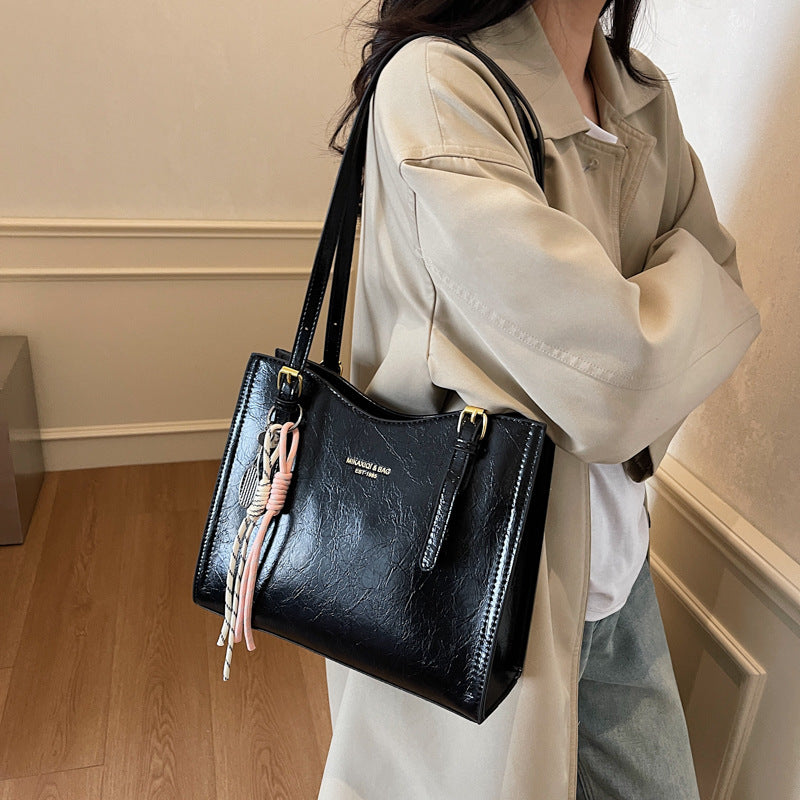 Retro red wedding bride large-capacity bag women's 2025 new autumn and winter versatile commuter shoulder bag tote bag