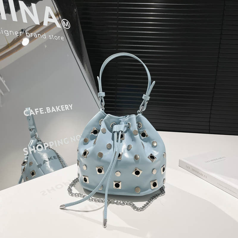 Cross-border super fire niche bucket bag women's 2025 new European and American punk style rivet portable shoulder bag messenger bag