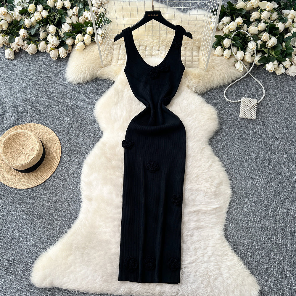 Goddess-style elegantsense of designstereo flower suspender v neck silmslimming look hip-hugging knittingdress2025 summer
