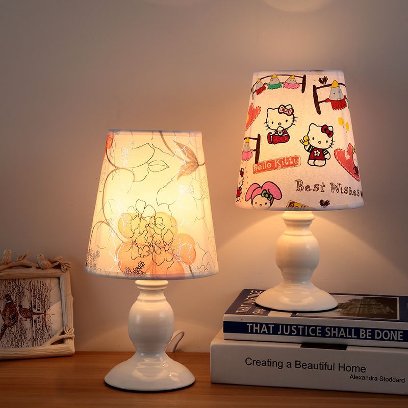 Table lamp Bedroom bedside lamp Simple modern creative living room lamp Dimming eye protection Student dormitory bedroom small table lamp