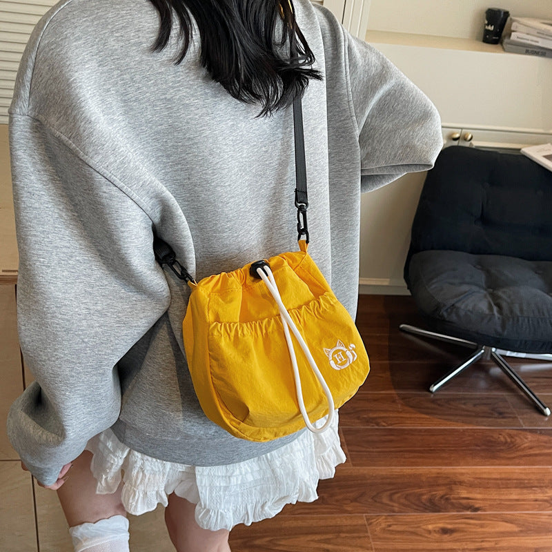 Cross-border pleated bag women's 2025 new popular casual shoulder bag large-capacity messenger bag class commuter bag