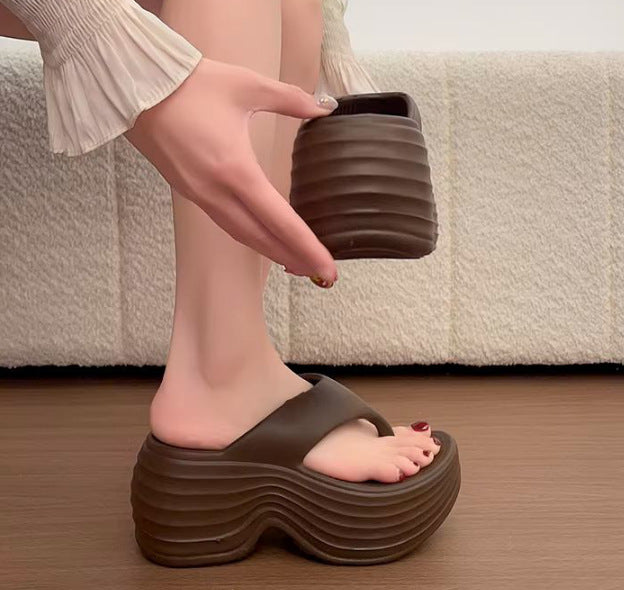 New 2026 summer women's platform sandals: trendy, height-boosting beach slides - versatile flip-flops for everyday wear