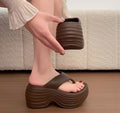 New 2026 summer women's platform sandals: trendy, height-boosting beach slides - versatile flip-flops for everyday wear