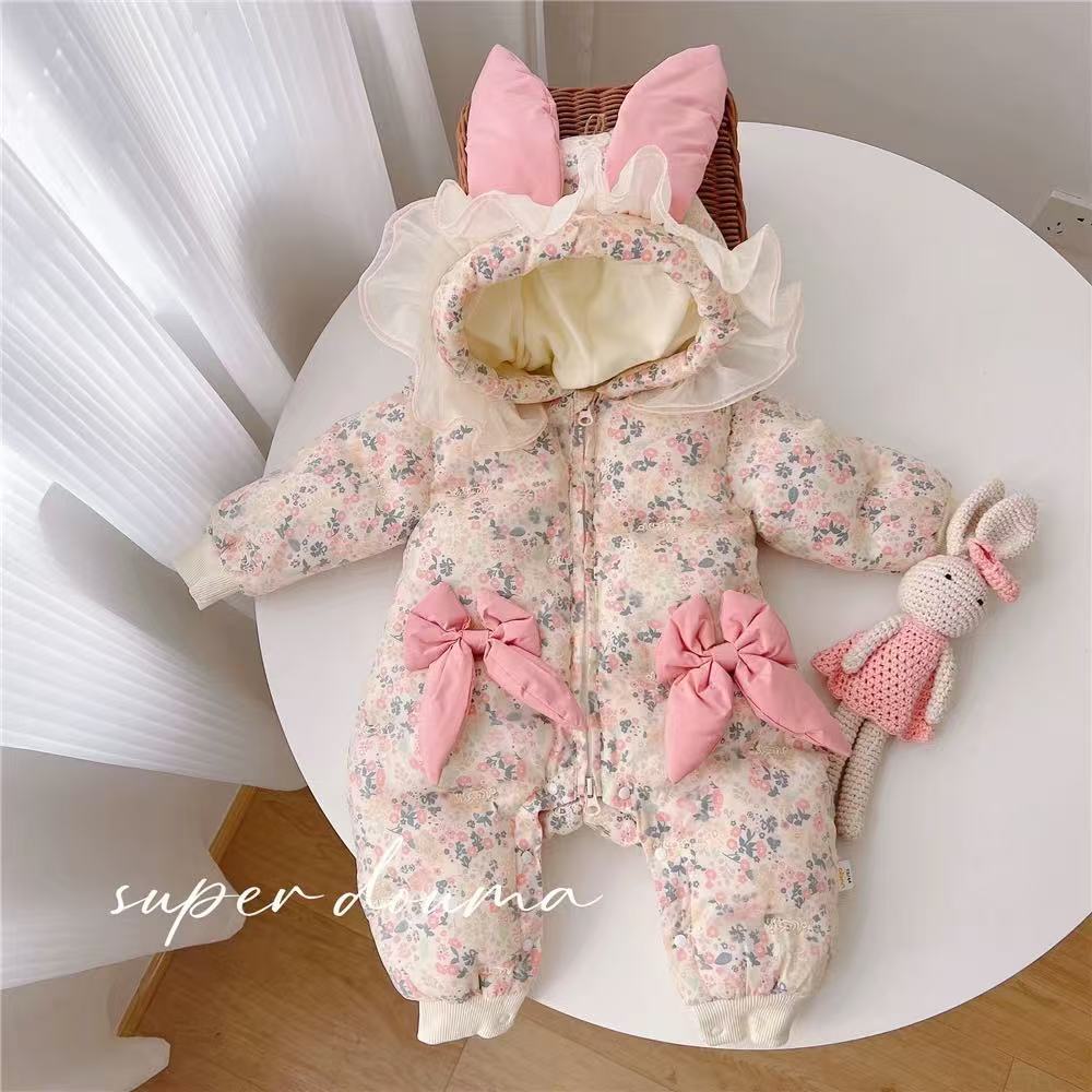 Baby girl winter fashionable and cute romper, outing cotton-padded jumpsuit, infant winter fleece-lined thickened outing onesie