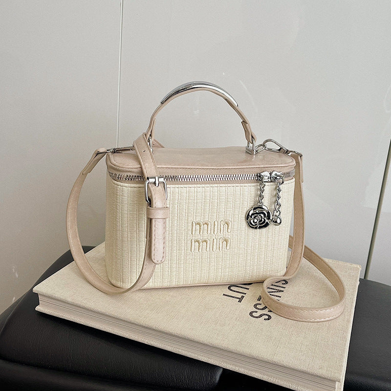 Simple casual messenger bag,  new fashion commuter trend box bag, Korean version of high-end versatile handbag