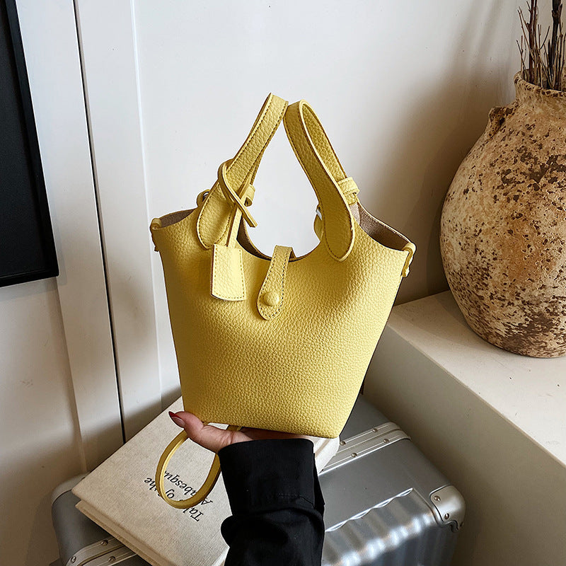 Foreign orders are popular this year, and small bags for women's 2025 new fashionable versatile messenger bags are super hot portable bucket bags.