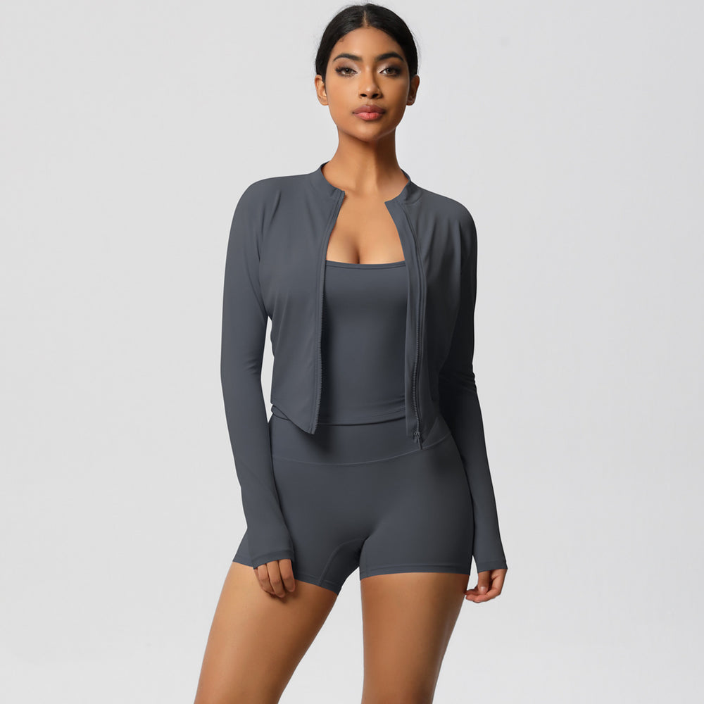 High-waisted, form-fitting, brushed yoga set. european and american style, "naked feel" quick-dry fitness outfit. three-piece set for outdoor leisure, running, and sports