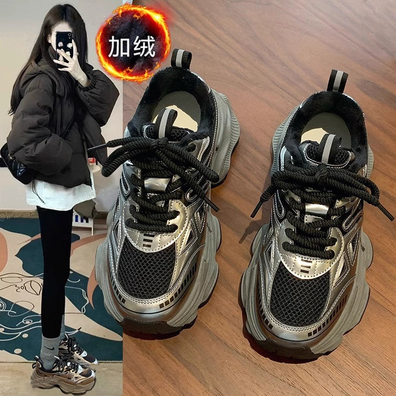 Black chunky platform sneakers for women, autumn/winter 2026 new collection, petite height increasing casual athletic shoes, soft sole fleece-lined women's footwear