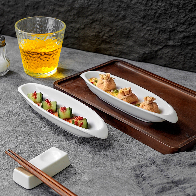 Simple pure white ceramic sushi-shaped bench restaurant hotel dessert pastry plate bench plate cooking boat-shaped plate