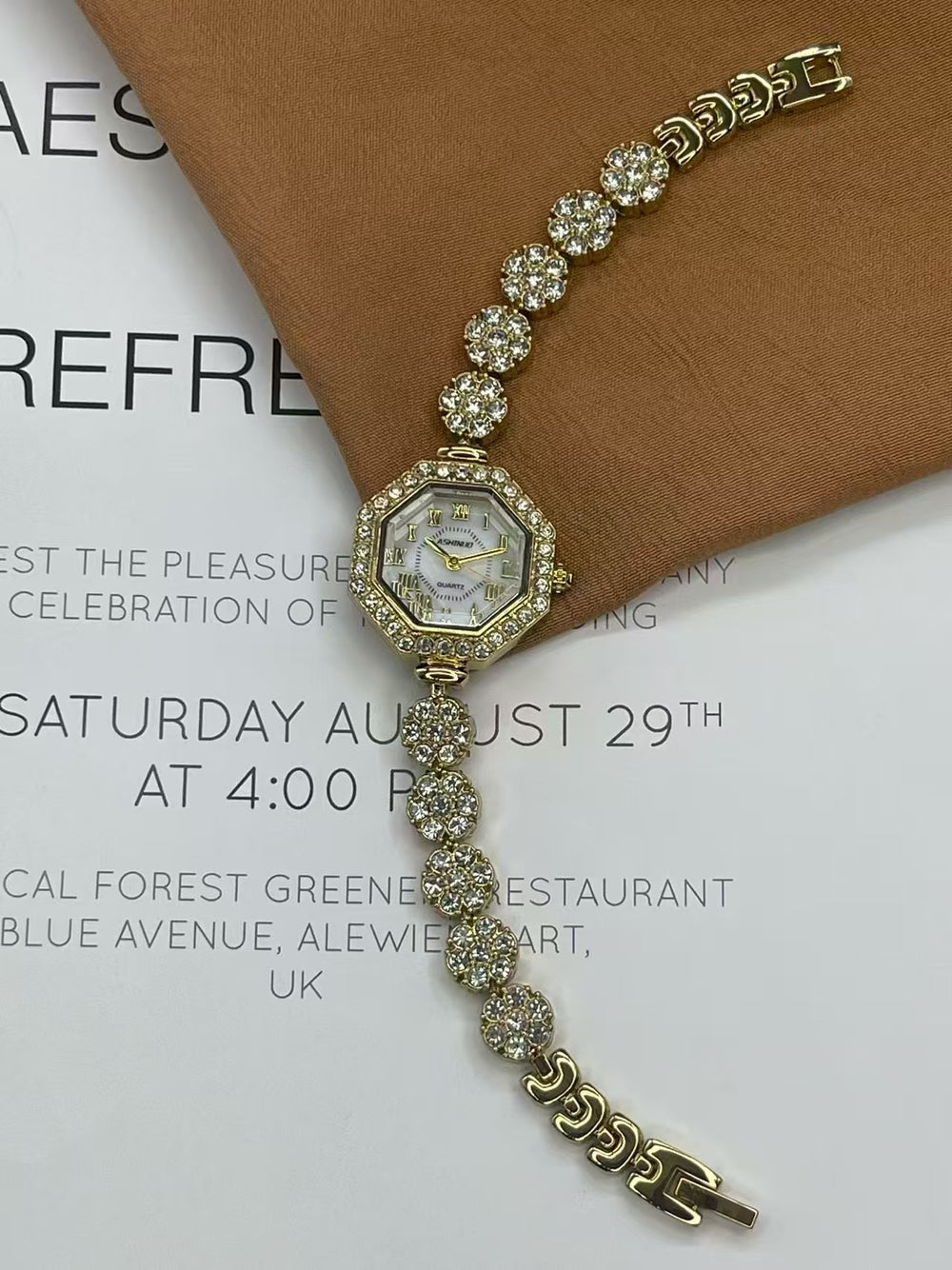 New arrival diamond-shaped full diamond sunflower dial, compact thin strap, high-value digital surface pull-out bracelet women's watch