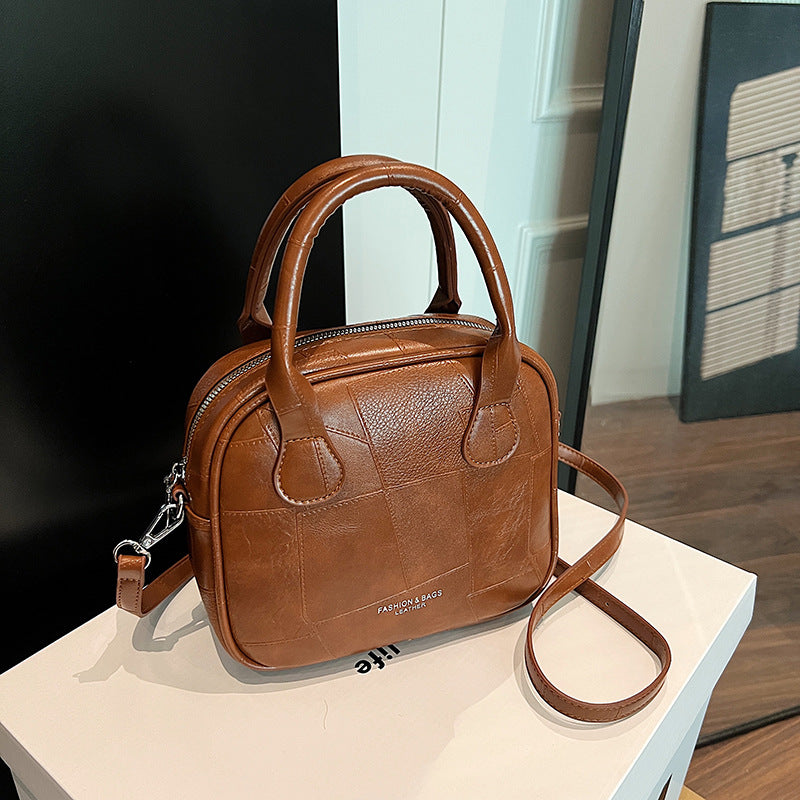 Cross-border super fire small bag women's autumn and winter retro 2025 new versatile shoulder messenger bag women's portable pillow bag