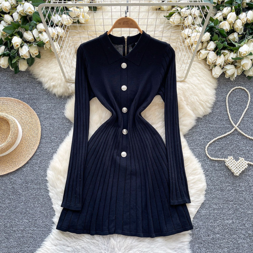 French retro chic: high-end, fashionable, notched collar, long sleeve, metal buckle, cinched waist, slimming, elegant knit dress