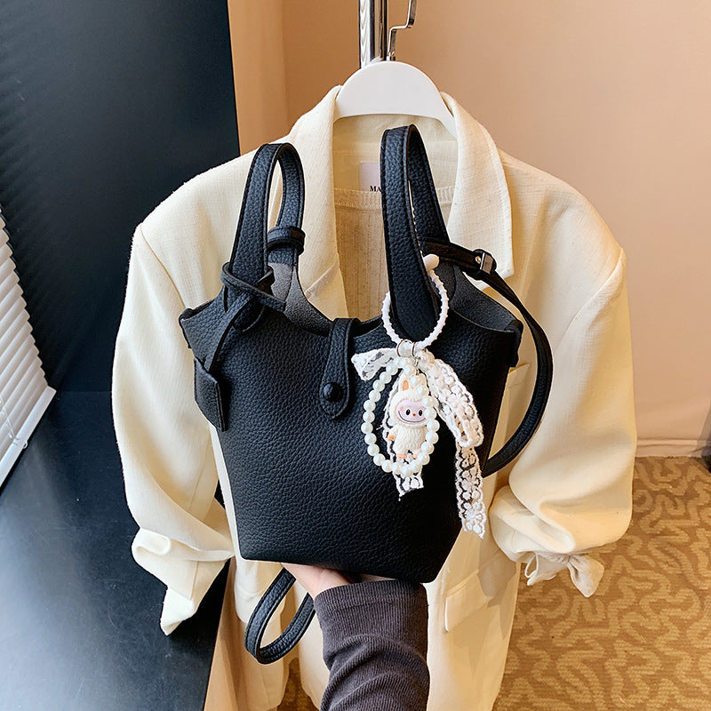 Foreign orders are popular this year, and small bags for women's 2025 new fashionable versatile messenger bags are super hot portable bucket bags.