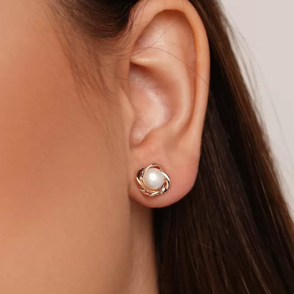 European and american cross-border niche ins style faux pearl necklace and earring set - sweet, minimalist, and luxe design with floral accents