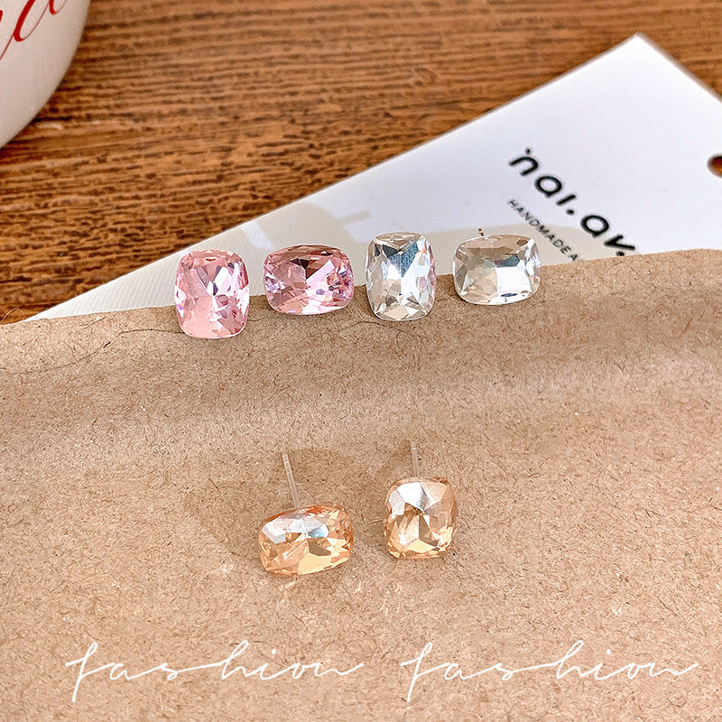Pink diamond ear bone nails, super sparkling zircon cochlear nails, ear piercing, sleeping without taking off, simple and compact earrings, high-end sense of earrings